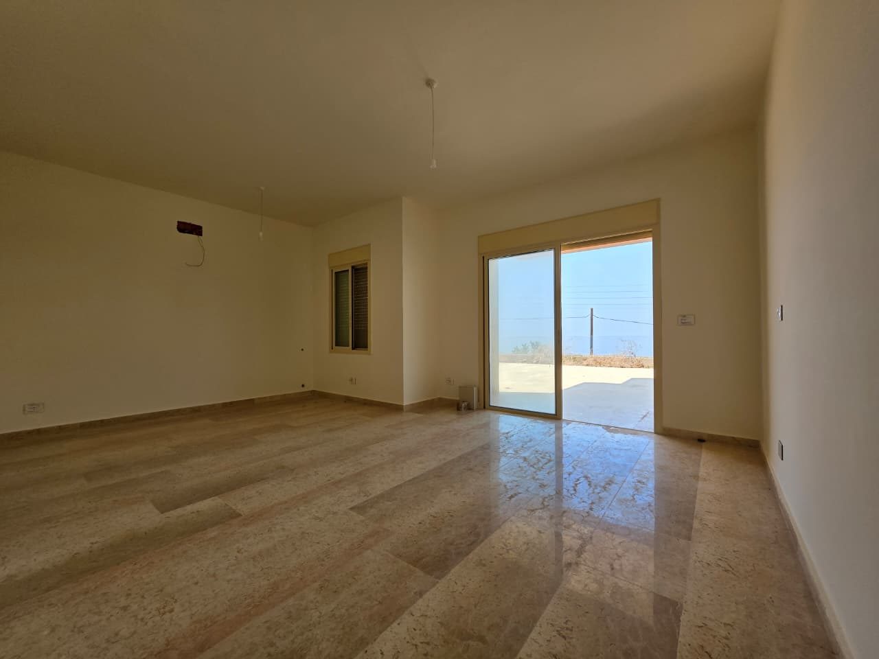 Ref (BJ05.A.53)**Huge terrace apartment with sea view**
-City: Blat Jbeil
-Floor: 1
-Surface area : 208 sqm
-Garden + Terrace 160 sqm
-Price: 230,000$ (cash) 
- Bedrooms: 3 ( 1 Master)
- Bathrooms: 4
- Living rooms: 1
- Dining rooms: 1
- Parking spots: 3 underground 
- Maid's room + bathroom: 1
- Features : 
*Sea View
*Mountain View
*High-end Finishing 
*Close To All Amenities 
*Prime Location
*Full Stone Cladding 
*Calm Area
*Double Wall
*Double Glass
*Electric Gate
*AC (Installation)
*Heating systems (Installation)
*Gypsum 
*Lighting
*Videophone  
*Decorated 
*Storage room

Brokerage fees: 2.5 % in case of selling / 1 month rental value in case of rent. 

For more info, kindly contact us on 71 66 55 71 / 71 788 178 or message us on WhatsApp with your full name and the reference number of the property and we will contact you the soonest.

I SOLD is a member of the Real Estate Syndicate of Lebanon (REAL)

I SOLD (Lebanon), Zalka Highway, Zalka 690 Bld. 6th Floor

**شقة واسعة مع تراس وإطلالة على البحر**
- المدينة: بلاط - جبيل
- الطابق: الأول
- المساحة: 208 متر مربع
- حديقة + تراس: 160 متر مربع
- السعر: 230,000 دولار (نقداً)
- غرف النوم: 3 (منها غرفة رئيسية/ماستر)
- الحمامات: 4
- غرفة معيشة: 1
- غرفة طعام: 1
- مواقف السيارات: 3 (مواقف سفلية/تحت الأرض)
- غرفة خادمة + حمام: 1
- الميزات:
* إطلالة على البحر
* إطلالة على الجبل
* تشطيبات فاخرة وعالية الجودة
* قريبة من جميع الخدمات والمرافق
* موقع متميز
* واجهة خارجية مكسوة بالكامل بالحجر
* منطقة هادئة
* جدران مزدوجة (عازلة)
* زجاج مزدوج
* بوابة كهربائية
* تمديدات التكييف جاهزة
* تمديدات التدفئة جاهزة
* ديكورات جبسية
* نظام إضاءة
* جهاز اتصال مرئي (إنتركوم)
* ديكورات داخلية مميزة
* غرفة تخزين

رسوم الوساطه في حاله البيع ٢٫٥ ٪ وقيمة شهر في حالة الإيجار 

للمزيد من المعلومات، يرجى الاتصال بنا على  (71788178)(96171665571+) أو مراسلتنا على الواتساب مع الإسم الكامل والرقم المرجعي للعقار وسنتواصل معك في أقرب وقت

شركة  ( أي سولد )  عضو في نقابه الوسطاء والاستشاريين العقاريين في لبنان	 